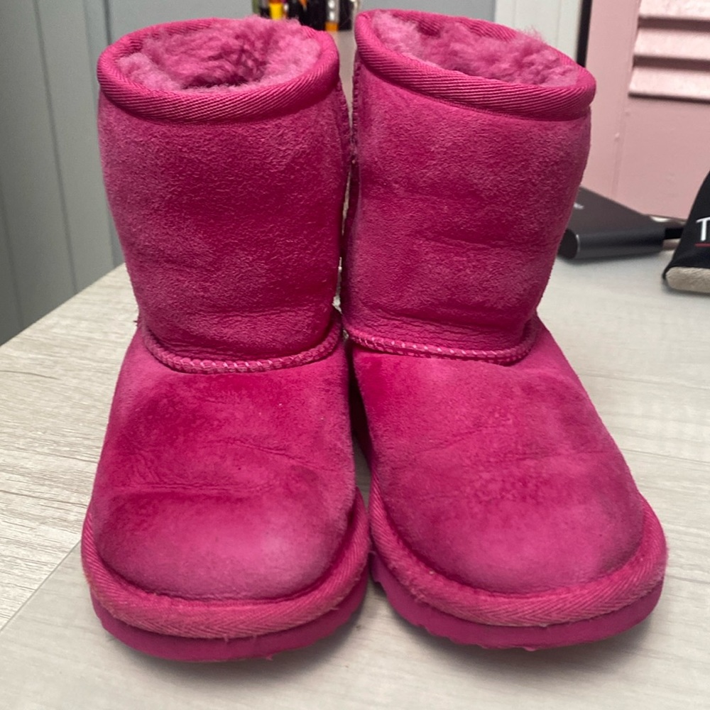 Kids Pink Uggs size 10